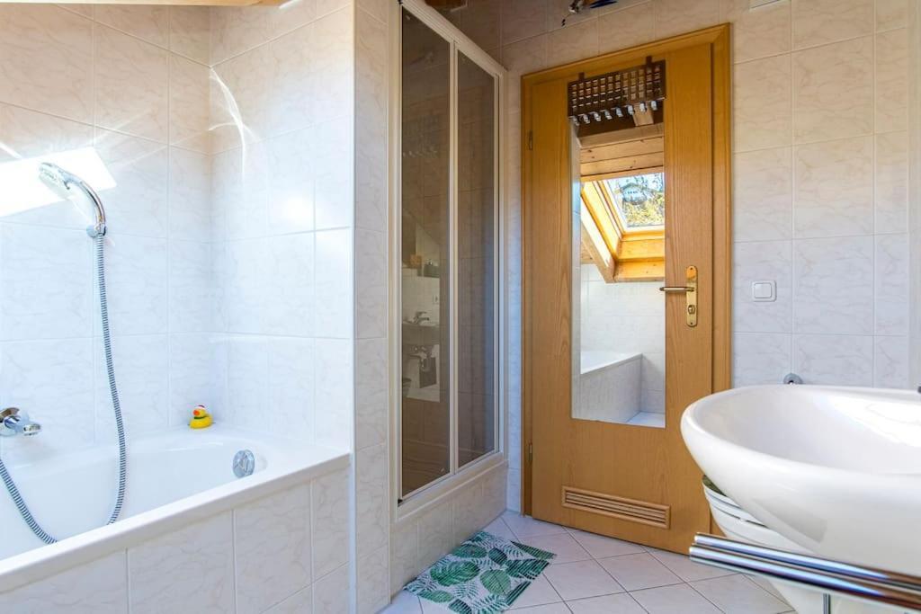 Luxury Living Near Weissensee +Balcony +Netflix Füssen Kültér fotó