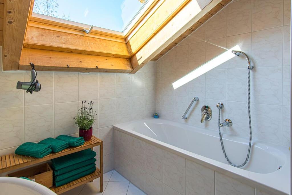 Luxury Living Near Weissensee +Balcony +Netflix Füssen Kültér fotó